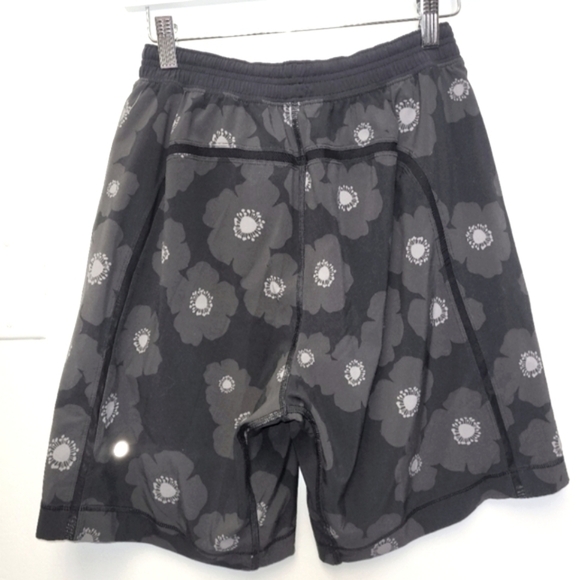 Lululemon Pace Breaker Short 9" Black and Grey Floral Size S - Picture 6 of 16